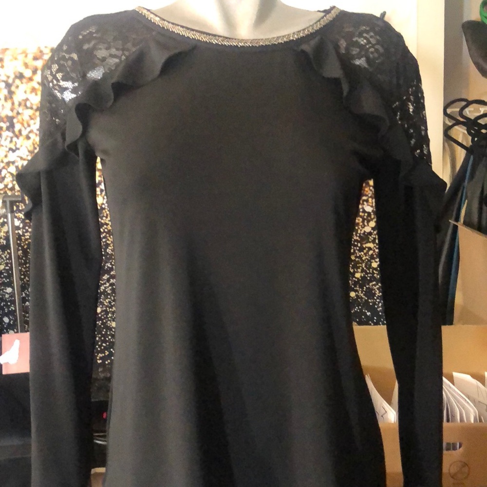 Long sleeved casual/dressy polyester lace blouse